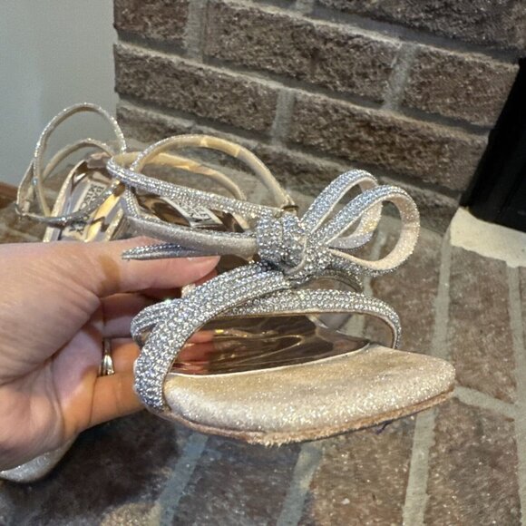 Badgley Mischka Womens Effie Strappy Bow Stiletto Heel Sandal in Soft  Gold Sz 6 - Picture 12 of 15